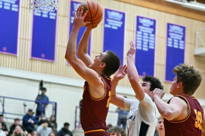 a Wilsonville Redmond 5A Oregon boys basketball quarterfinal 2024 Leon Neuschwander 35